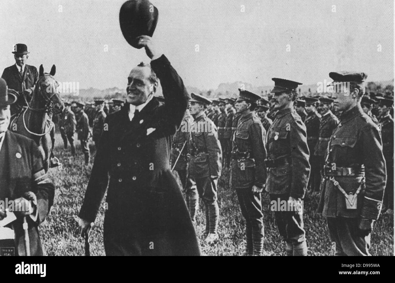 Sir Edward Carson recensioni milizia in Irlanda circa 1906-10 Foto Stock