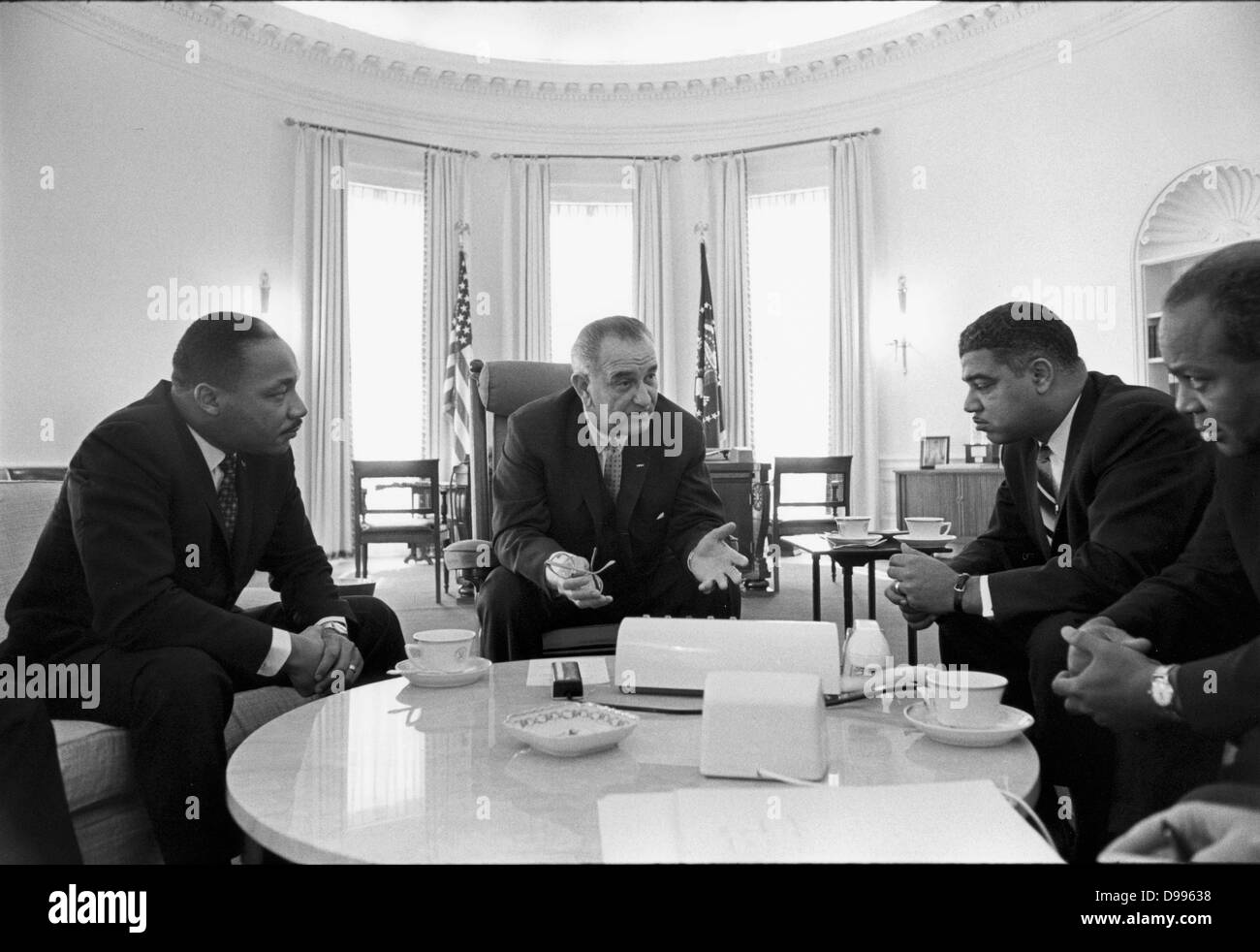 Ralph Abernathy Davide pastore e leader dei diritti civili Marzo 11, 1926 - Aprile 17, 1990 il figlio di un agricoltore, è nato il 11 marzo 1926 nel Lindon, Alabama. Nel 1948, divenne un ordinato ministro battista. Nel 1950, ha guadagnato il suo laureato in matematica da Alabama State University. Un anno più tardi, ha ricevuto il suo M.A. in sociologia da Atlanta University Foto Stock