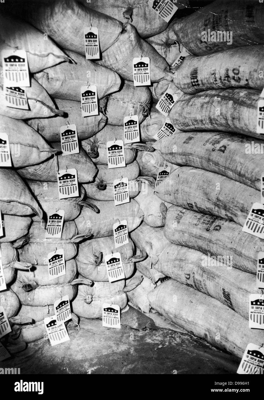 Ottobre 1948: una spedizione di farina sul suo modo di Austria da New York; tags leggere " per il recupero europeo fornito dall'U.S.A", come parte del piano Marshall. Foto Stock
