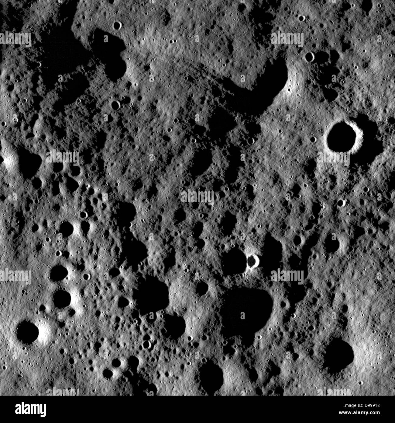Robusto highland terreno sul farside della luna, a sud del cratere Cantor. Foto Stock