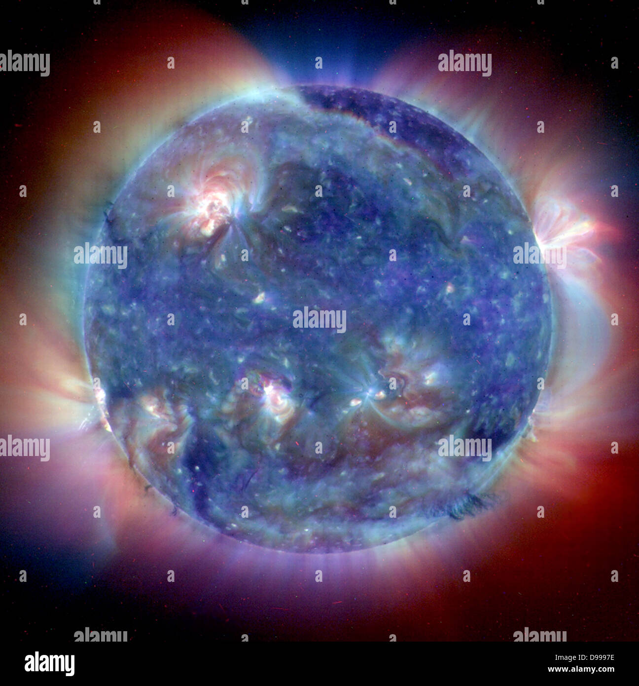 Questa immagine composita combina estrema Ultravoilet telescopio di imaging (EIT) immagini da tre lunghezze d'onda in uno che rivela caratteristiche solare del sole univoci per ciascuna lunghezza d'onda. Foto Stock