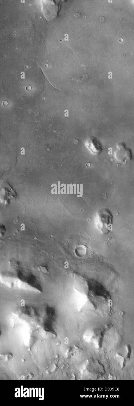 Il cosiddetto "Faccia su Marte' può essere visto leggermente al di sopra di centro e di destra in questo THEMIS immagine visibile. Foto Stock