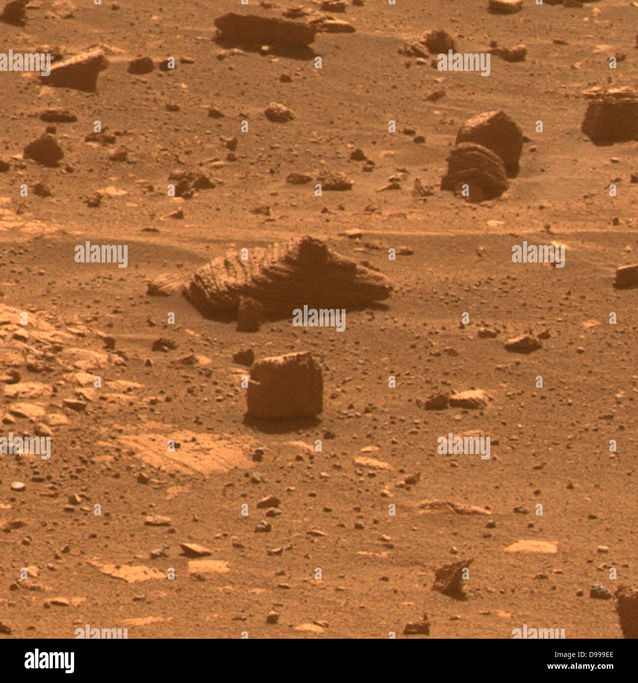 Questo punto di vista i risultati dalla prima osservazione di un bersaglio scelto autonomamente da un veicolo spaziale su Marte. Mars Exploration Rover. Foto Stock