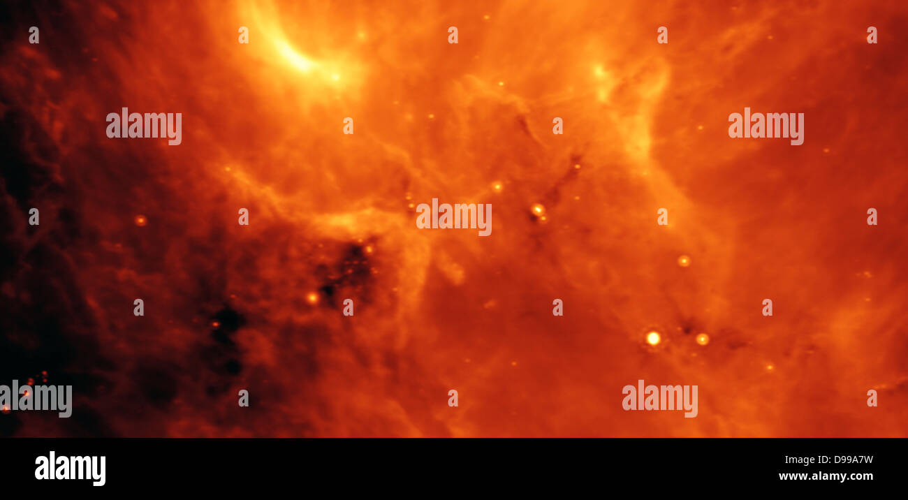 Nascosto dietro un velo di polvere nella costellazione del Cigno è un eccezionalmente luminosa fonte di emissione radio denominato DR21. Le immagini a luce visibile rivelare nessuna traccia di ciò che sta accadendo in questa regione a causa delle pesanti di oscuramento della polvere. Telescopio spaziale Spitzer. Foto Stock