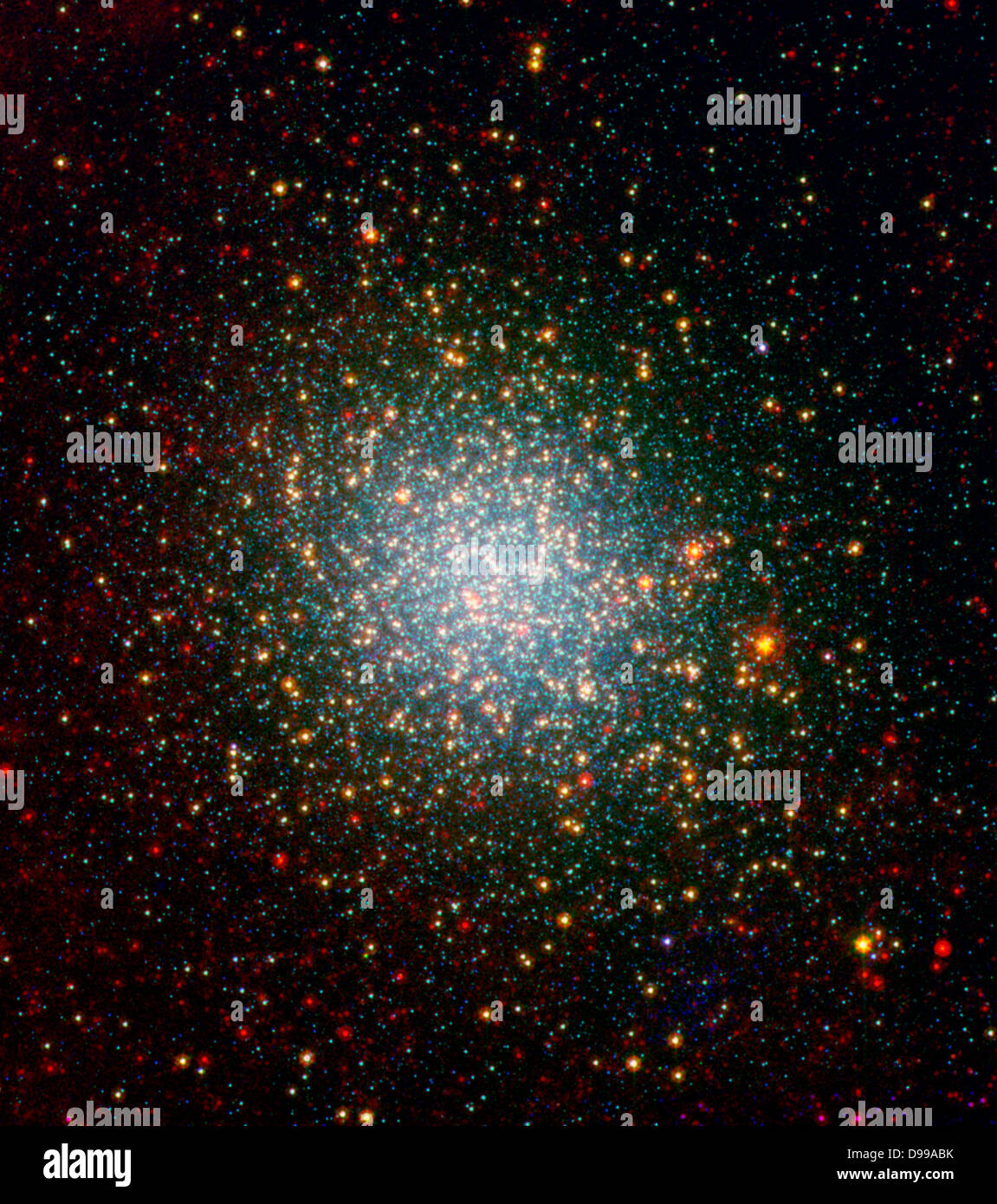 Un cluster brimming con milioni di stelle brilla come un opale iridato in questa immagine dalla NASA il telescopio spaziale Spitzer. Chiamato Omega Centauri, la scintillante orb di stelle è come una galassia in miniatura Foto Stock