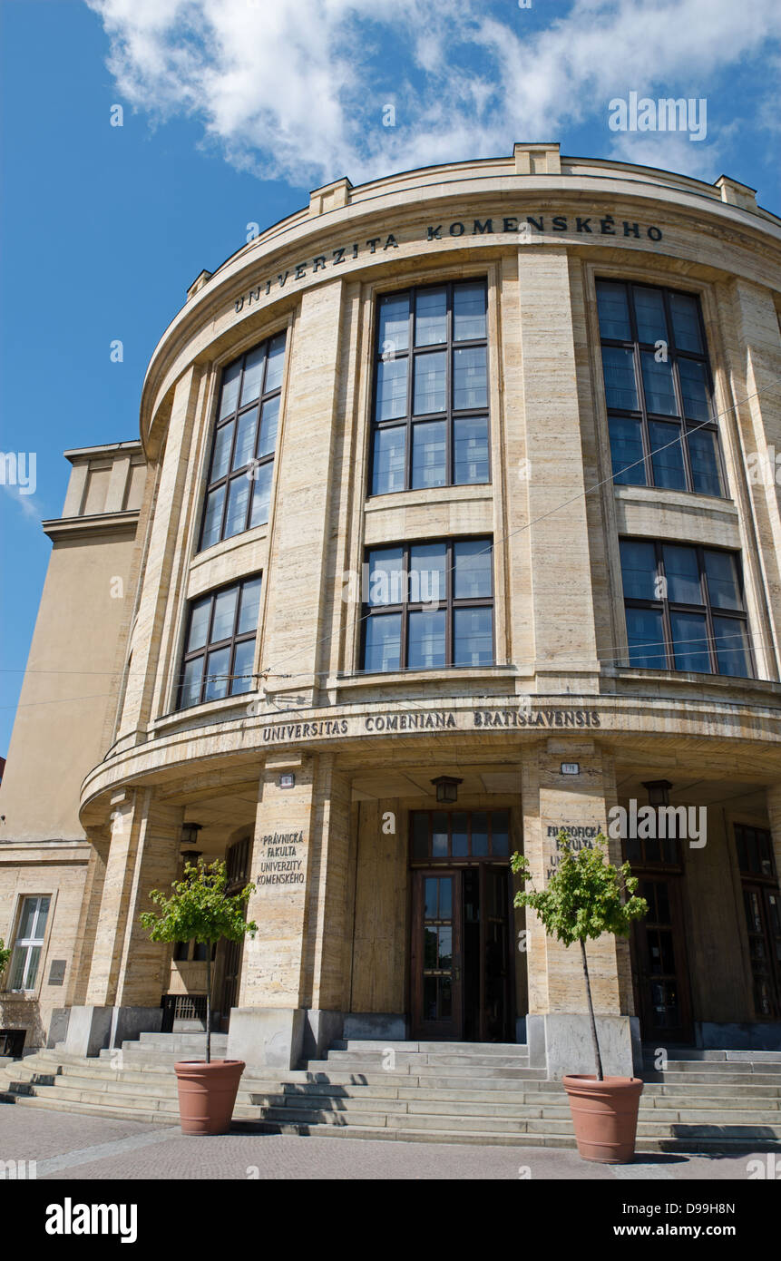 Comenius University in Bratislava, più grande in Slovacchia, fondata nel 1919. Foto Stock