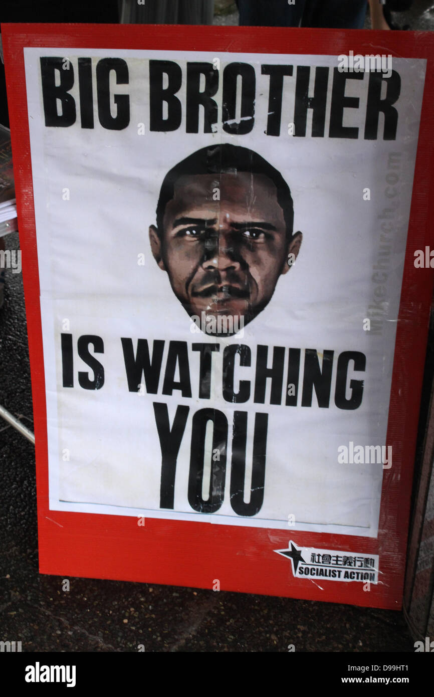 Hong Kong. Il 15 giugno 2013. Banner usato a Hong Kong protesta a sostegno di ex-CIA whistleblower Edward Snowden Credit: Robert Kemp SC/Alamy Live News Foto Stock