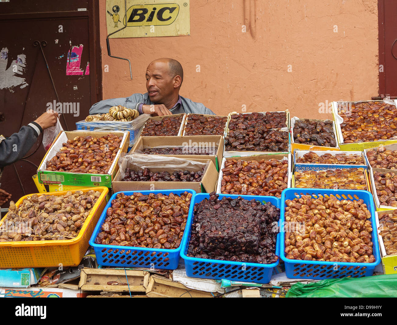 In e circa i souk e Piazza Jemaa El Fnaa di Marrakech, Marocco Foto Stock