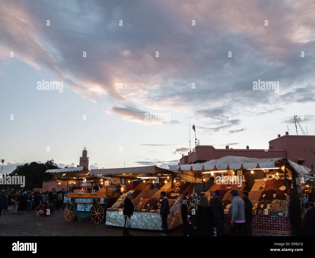 In e circa i souk e Piazza Jemaa El Fnaa di Marrakech, Marocco Foto Stock