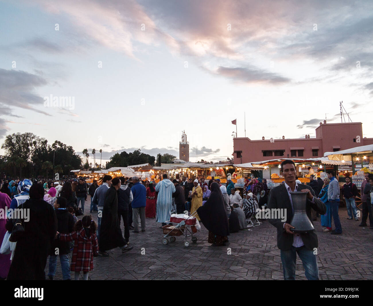 In e circa i souk e Piazza Jemaa El Fnaa di Marrakech, Marocco Foto Stock