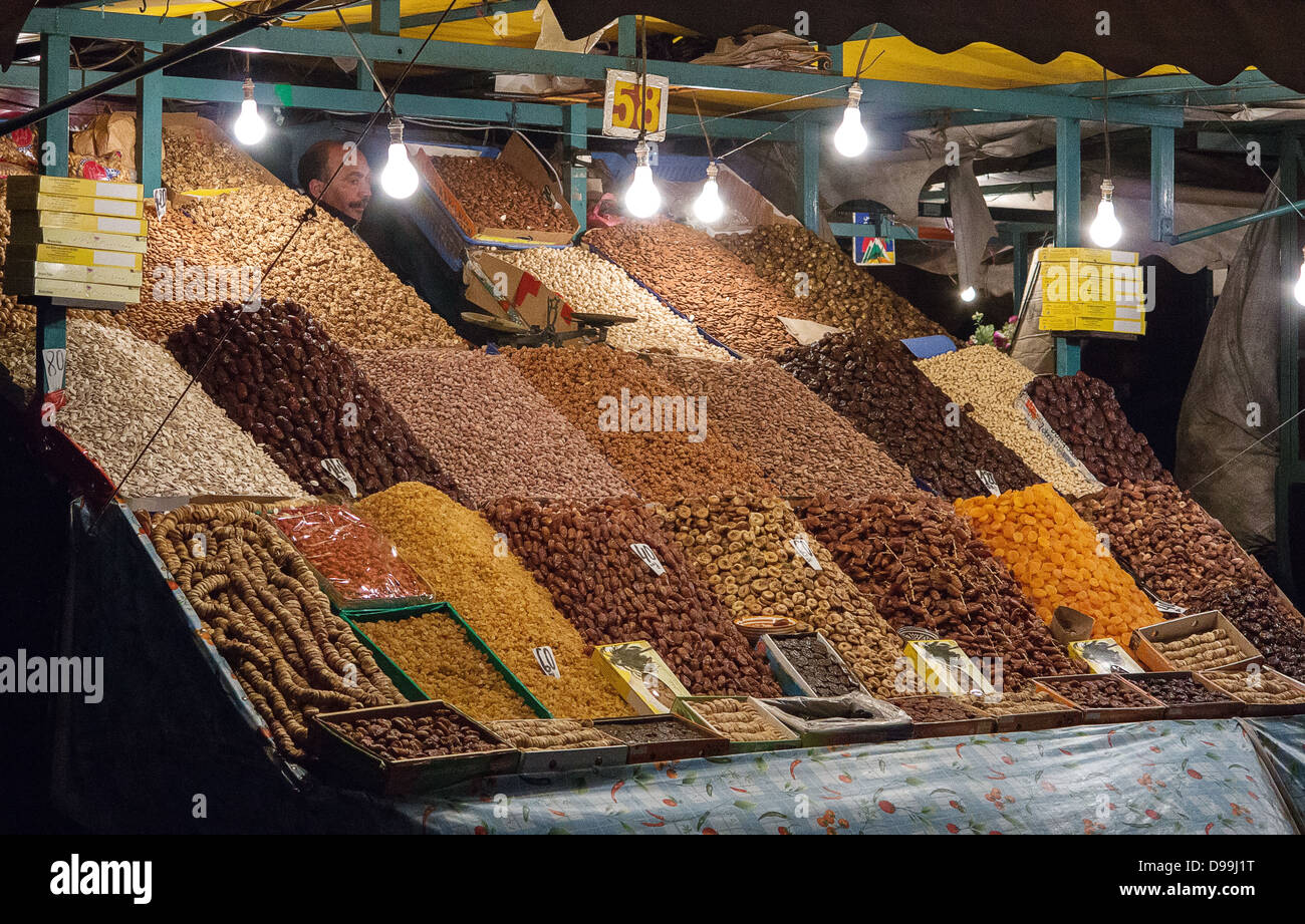 In e circa i souk e Piazza Jemaa El Fnaa di Marrakech, Marocco Foto Stock