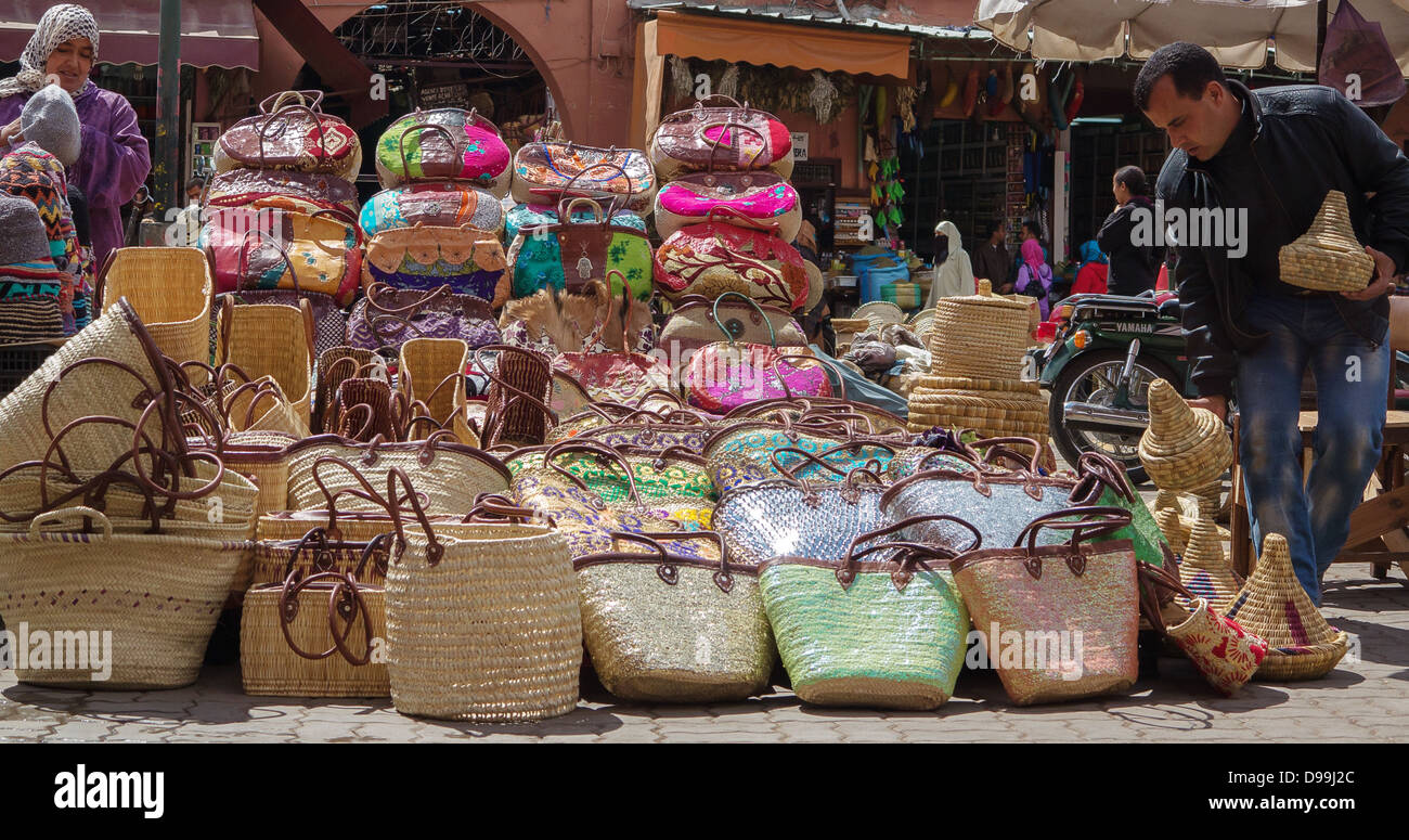 In e circa i souk e Piazza Jemaa El Fnaa di Marrakech, Marocco Foto Stock