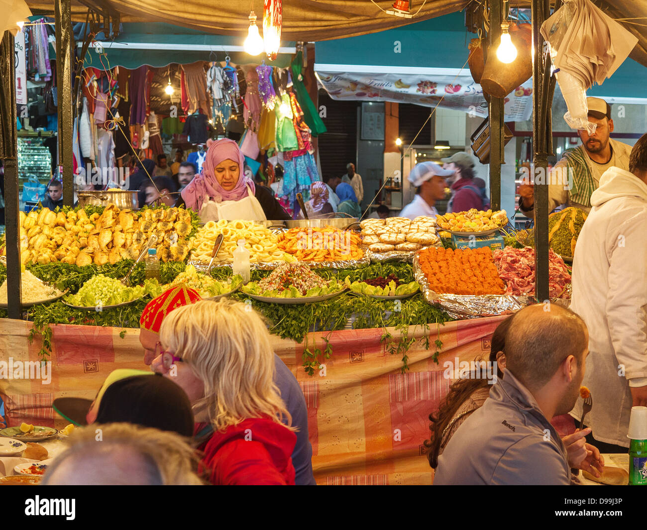 In e circa i souk e Piazza Jemaa El Fnaa di Marrakech, Marocco Foto Stock