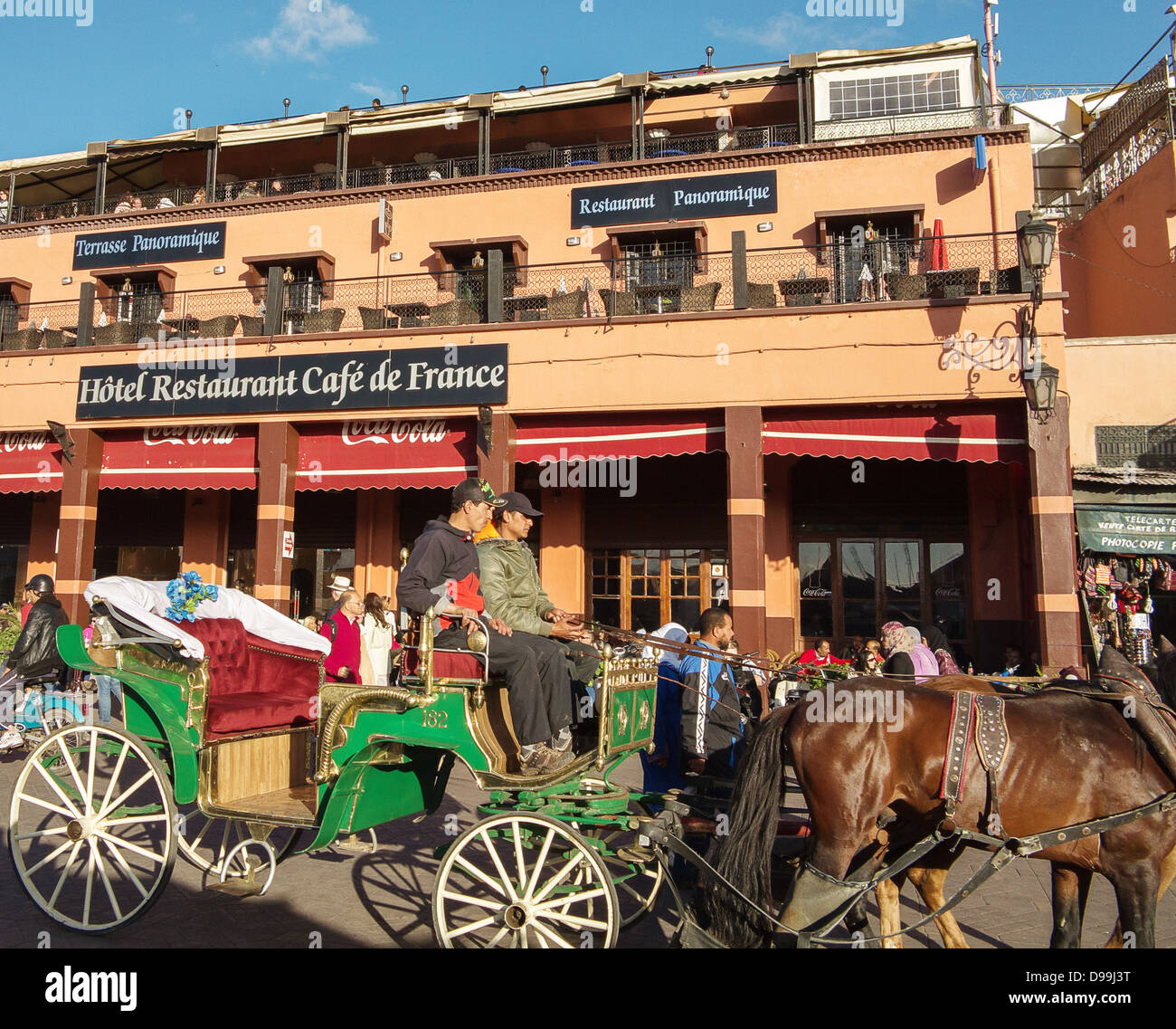 In e circa i souk e Piazza Jemaa El Fnaa di Marrakech, Marocco Foto Stock