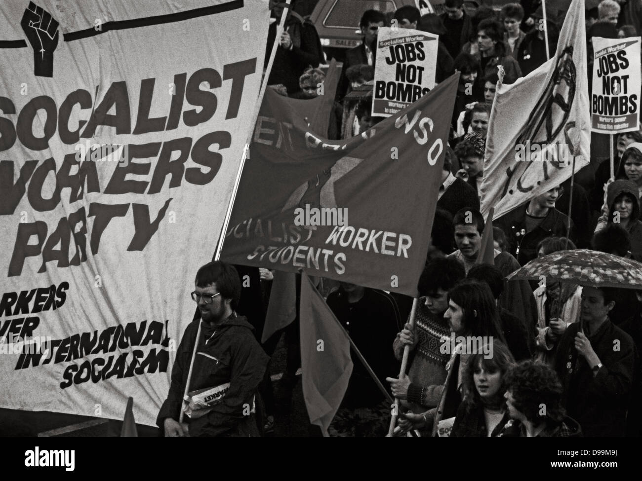 Partito socialista dei lavoratori e altri sulla marcia di protesta per i posti di lavoro non bombe, London, 1983 Foto Stock