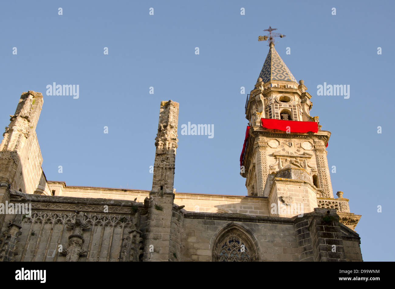 Il campanile della chiesa di St. Michael a Jerez de la Frontera. Andalusia, Spagna. Foto Stock