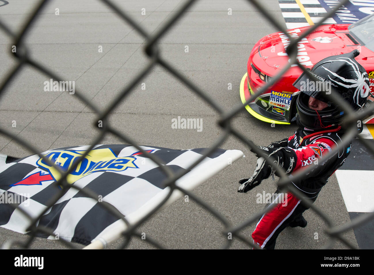 Brooklyn, MI, Stati Uniti d'America. Il 15 giugno, 2013. Brooklyn, MI - giu 15, 2013: Regan Smith (7) vince l'Alleanza parti del carrello 250 presso il Michigan International Speedway di Brooklyn, MI Credito: csm/Alamy Live News Foto Stock