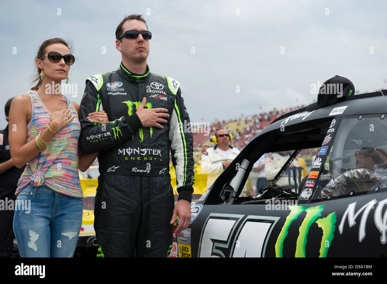 Brooklyn, MI, Stati Uniti d'America. Il 15 giugno, 2013. Brooklyn, MI - giu 15, 2013: Kyle Busch (54) sulla griglia prima dell'inizio dell'Alleanza parti del carrello 250 presso il Michigan International Speedway di Brooklyn, MI Credito: csm/Alamy Live News Foto Stock