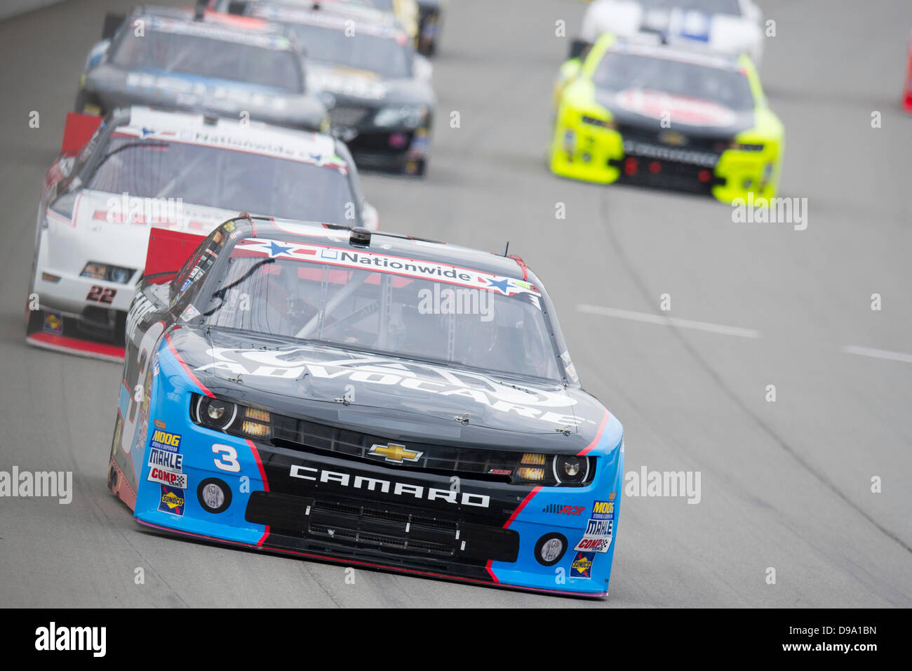 Brooklyn, MI, Stati Uniti d'America. Il 15 giugno, 2013. Brooklyn, MI - giu 15, 2013: Austin Dillon (3) trascina in giro quattro durante l'Alleanza parti del carrello 250 presso il Michigan International Speedway di Brooklyn, MI Credito: csm/Alamy Live News Foto Stock