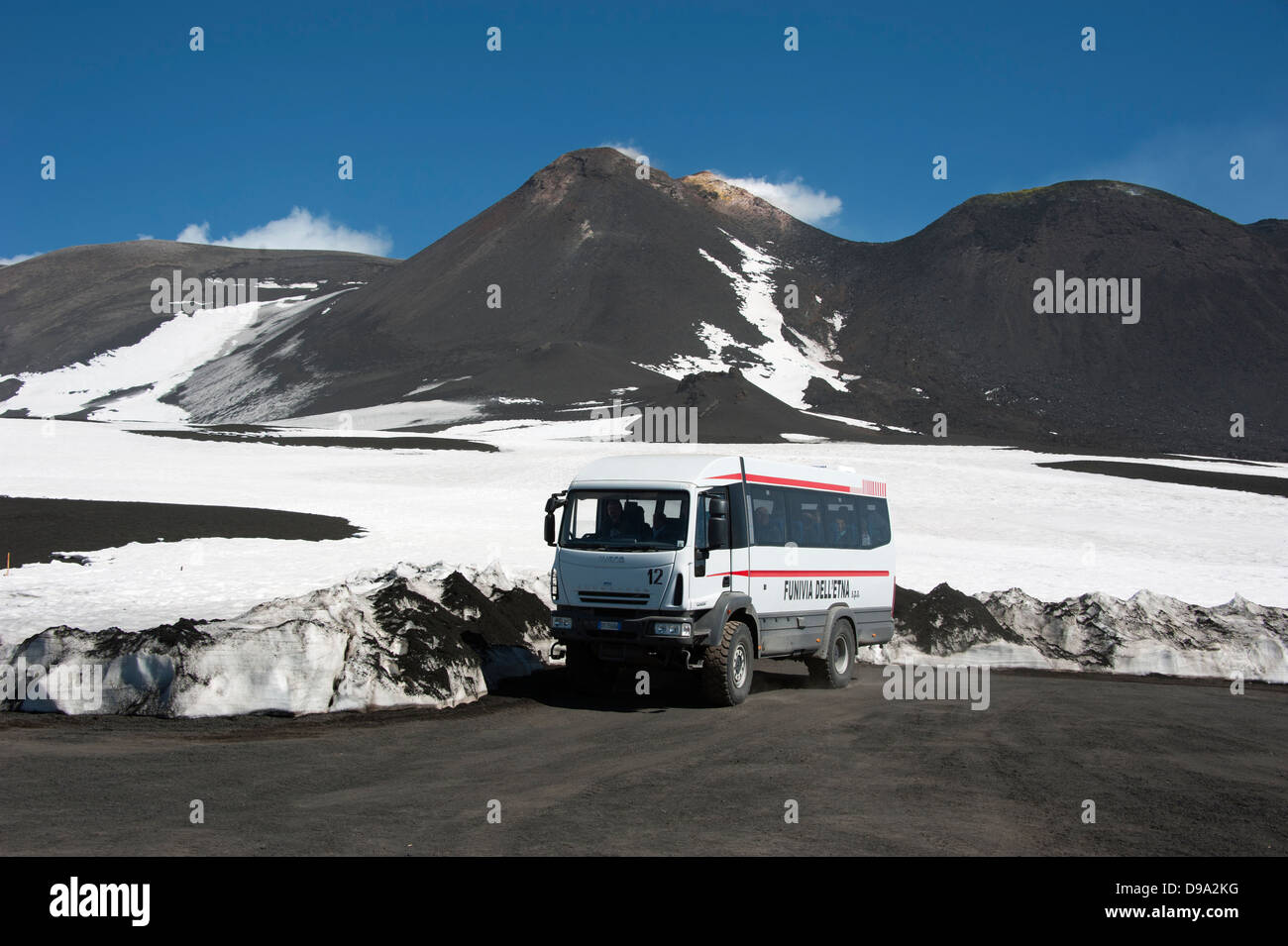 Il monte Etna, Sicilia, Italia, vulcano attivo, la trazione a quattro ruote motrici, veicolo 4x4 , Vulkan Aetna, Sizilien, Italien, Allradfahrzeug, Allr Foto Stock
