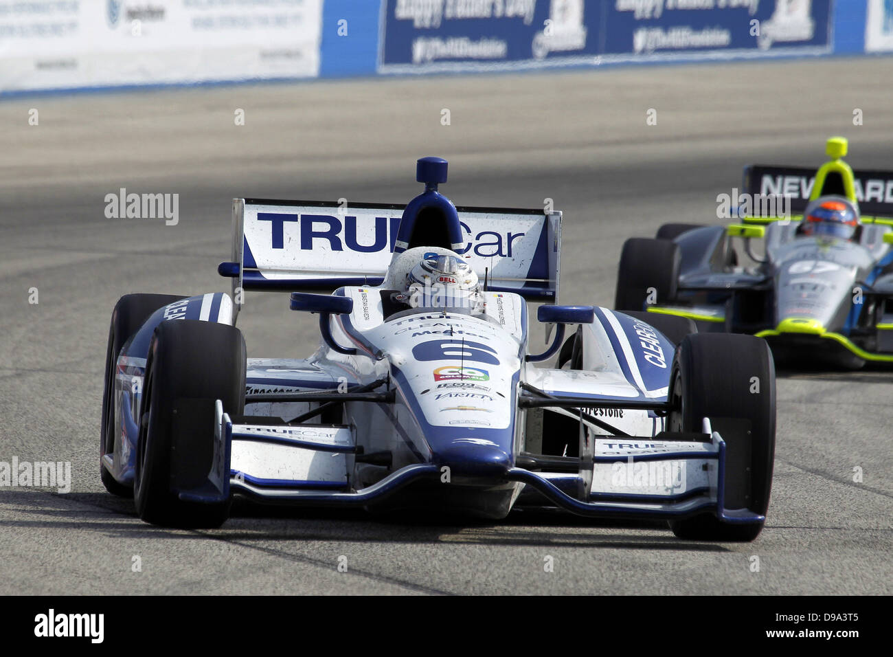 Milwaukee, Wisconsin, Stati Uniti d'America. Il 15 giugno, 2013. Indycar, Round 9, Milwaukee , Indyfest Milwaukee, WI, Stati Uniti d'America, 14-15 giugno 2013, Sebastian Saavedra, Dragon Racing credito: credito: Ron Bijlsma/ZUMAPRESS.com/Alamy Live News Foto Stock