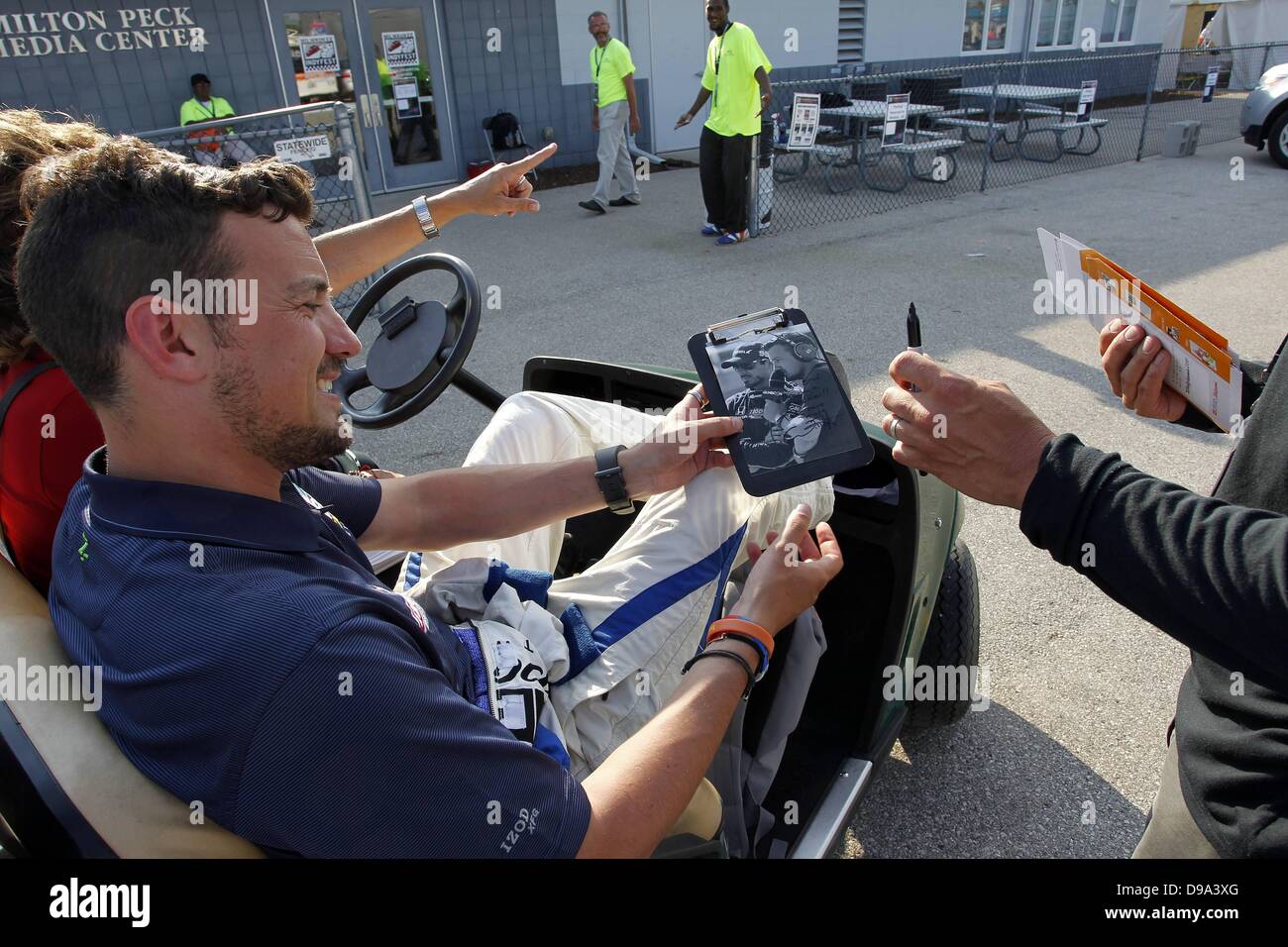 Milwaukee, Wisconsin, Stati Uniti d'America. Il 15 giugno, 2013. Indycar, Round 9, Milwaukee , Indyfest Milwaukee, WI, Stati Uniti d'America, 14-15 giugno 2013, BUXTON, NBC Reporter credito: credito: Ron Bijlsma/ZUMAPRESS.com/Alamy Live News Foto Stock