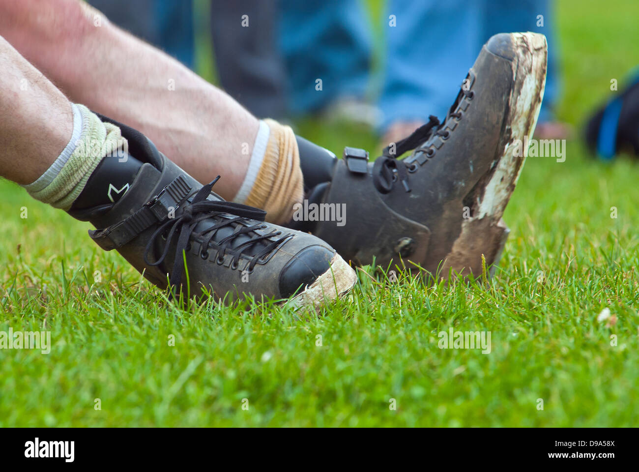 Rimorchiatore di guerre scarpe scavare nel terreno Foto Stock