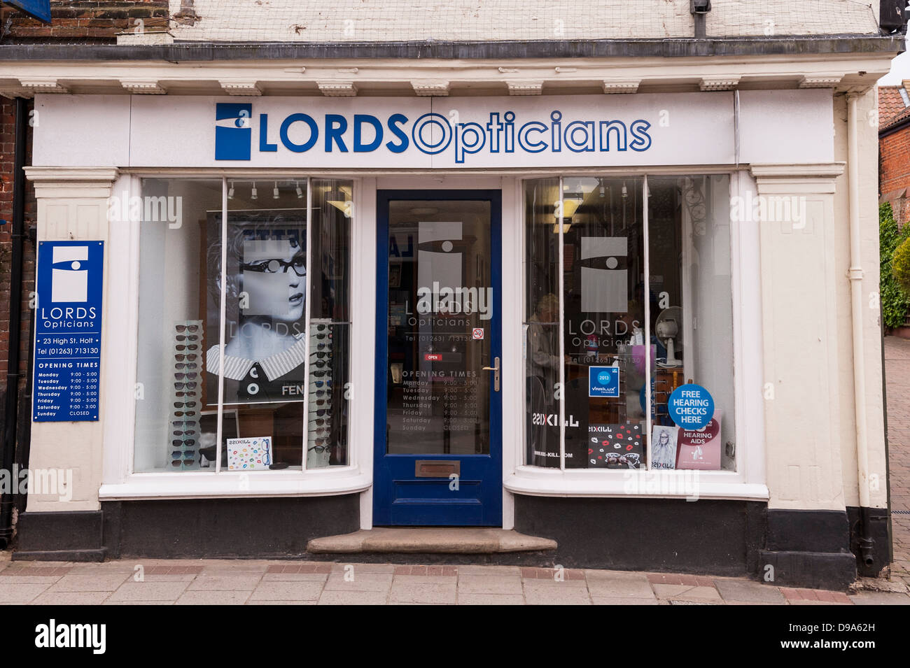 I signori Opticians shop store in Holt , Norfolk , Inghilterra , Inghilterra , Regno Unito Foto Stock I signori Opticians shop store in Holt , Norfolk , Inghilterra , Inghilterra , Regno Unito Foto Stock