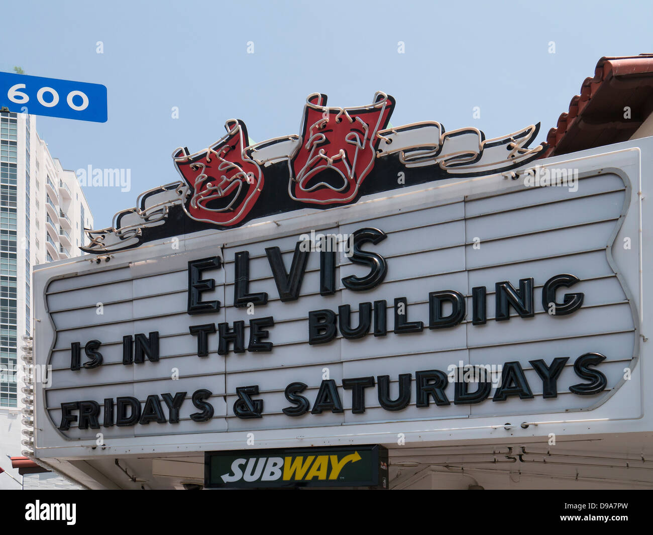 LAS VEGAS.NEVADA, USA - O3 GIUGNO 2013: Firma sull'El Cortez Hotel nel centro di Las Vegas avvisando che Elvis (sosia) è nell'edificio Foto Stock