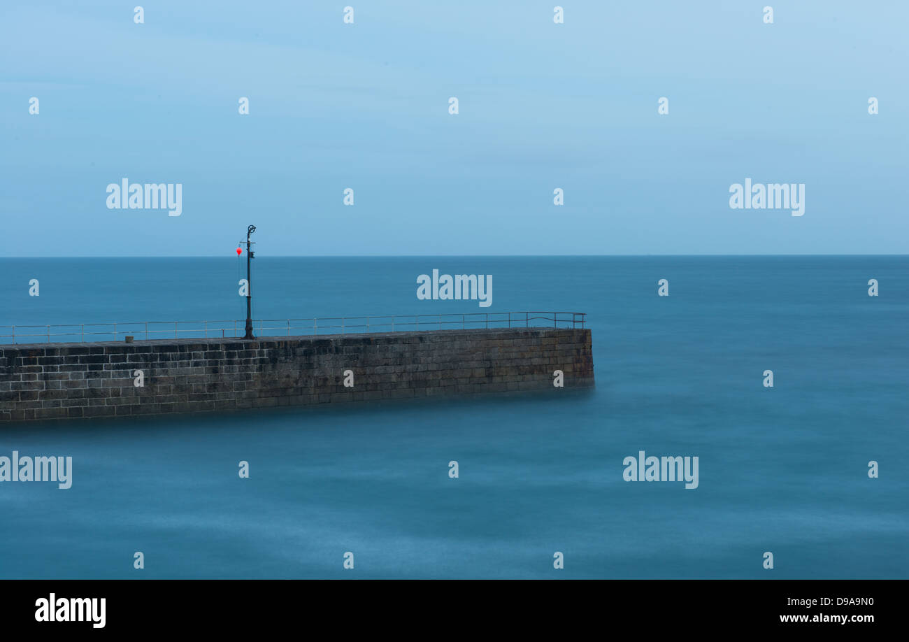 Porto Porthleven parete, Cornwall, Regno Unito Foto Stock