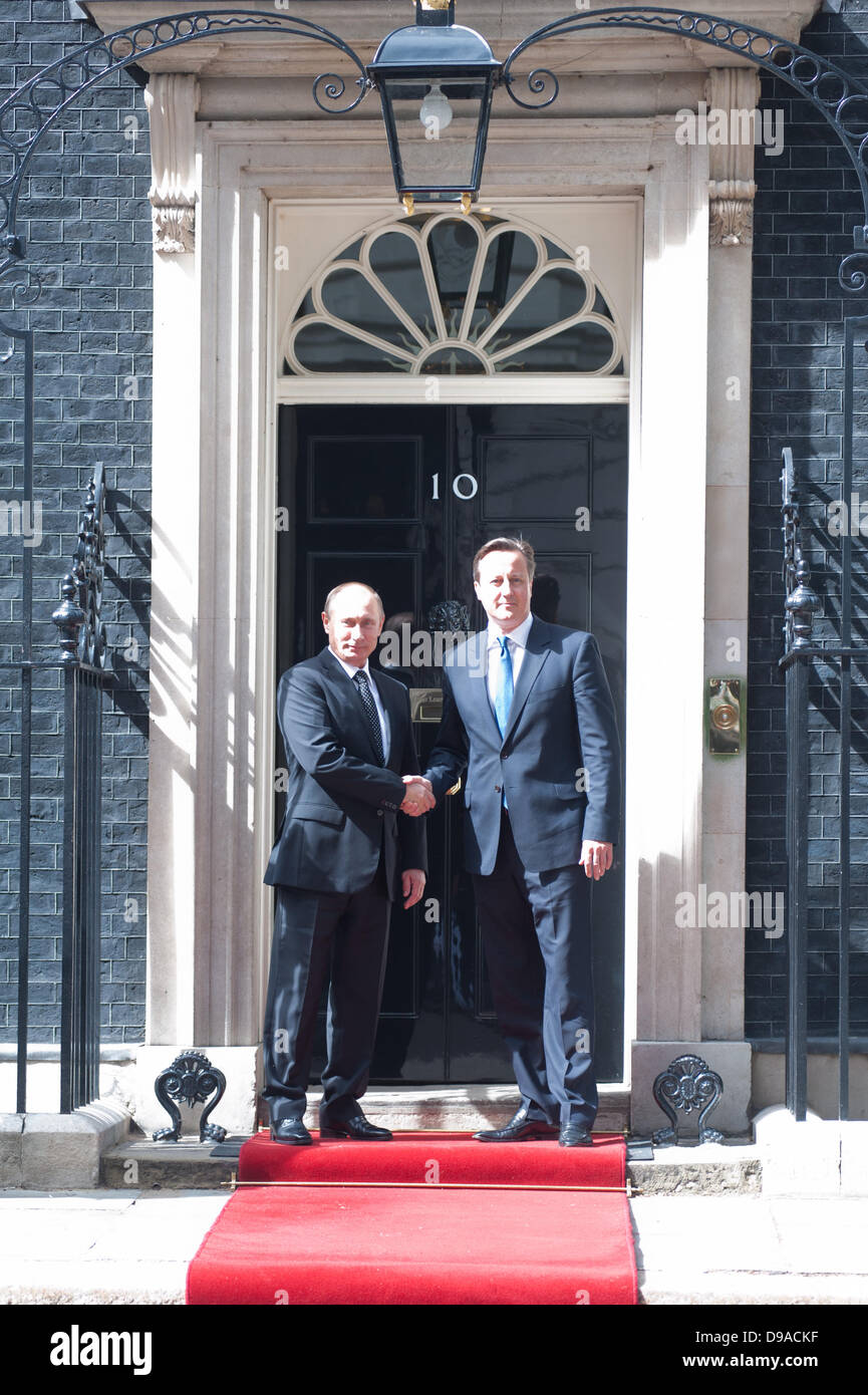 London, Regno Unito - 16 Giugno 2013: il Primo Ministro David Cameron incontra il presidente russo Vladimir Putin in 10 di Downing Street per discutere la Siria in vista del G8. Credito: Piero Cruciatti/Alamy Live News Foto Stock