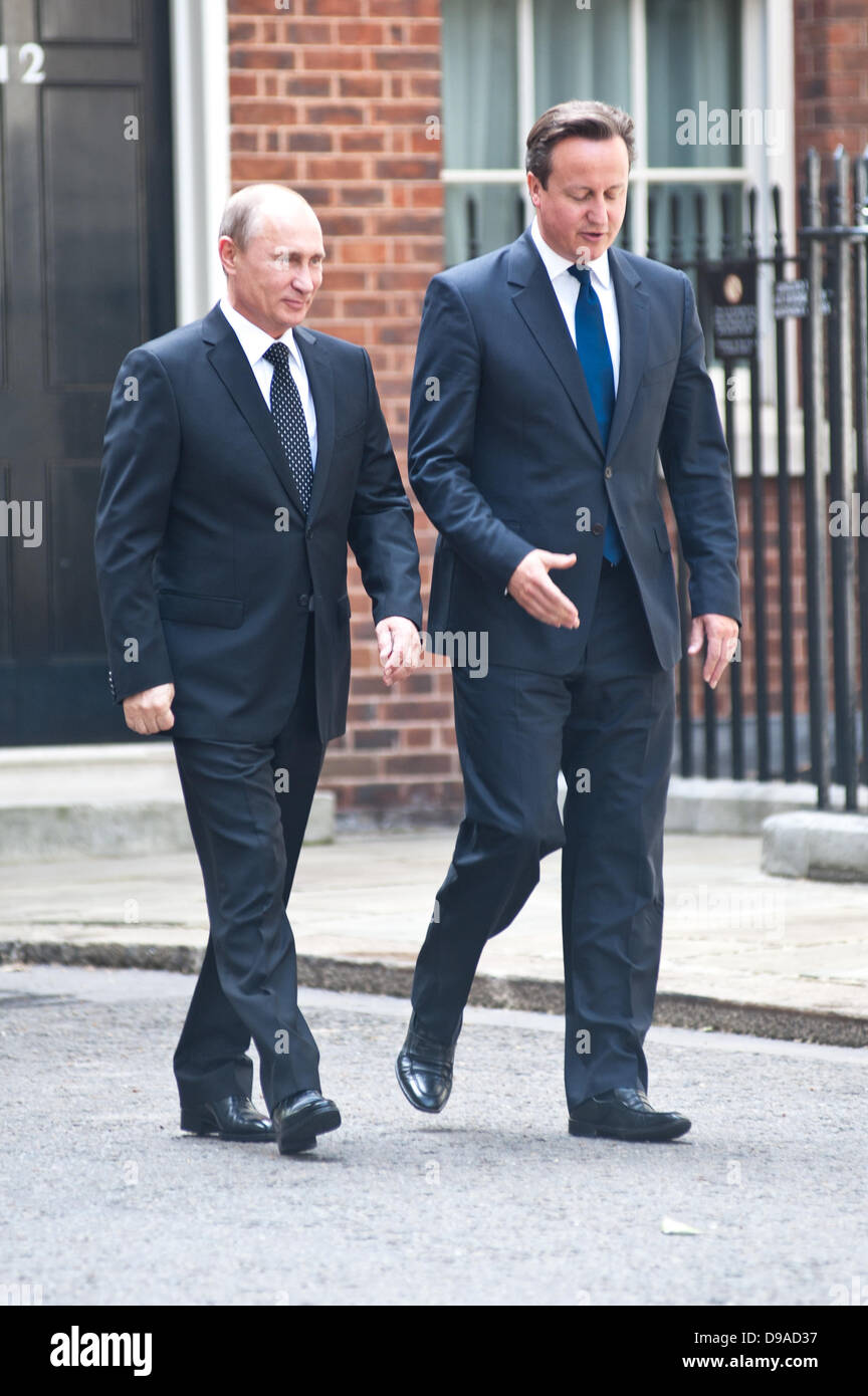 London, Regno Unito - 16 Giugno 2013: il Primo Ministro David Cameron incontra il presidente russo Vladimir Putin in 10 di Downing Street per discutere la Siria in vista del G8. Credito: Piero Cruciatti/Alamy Live News Foto Stock