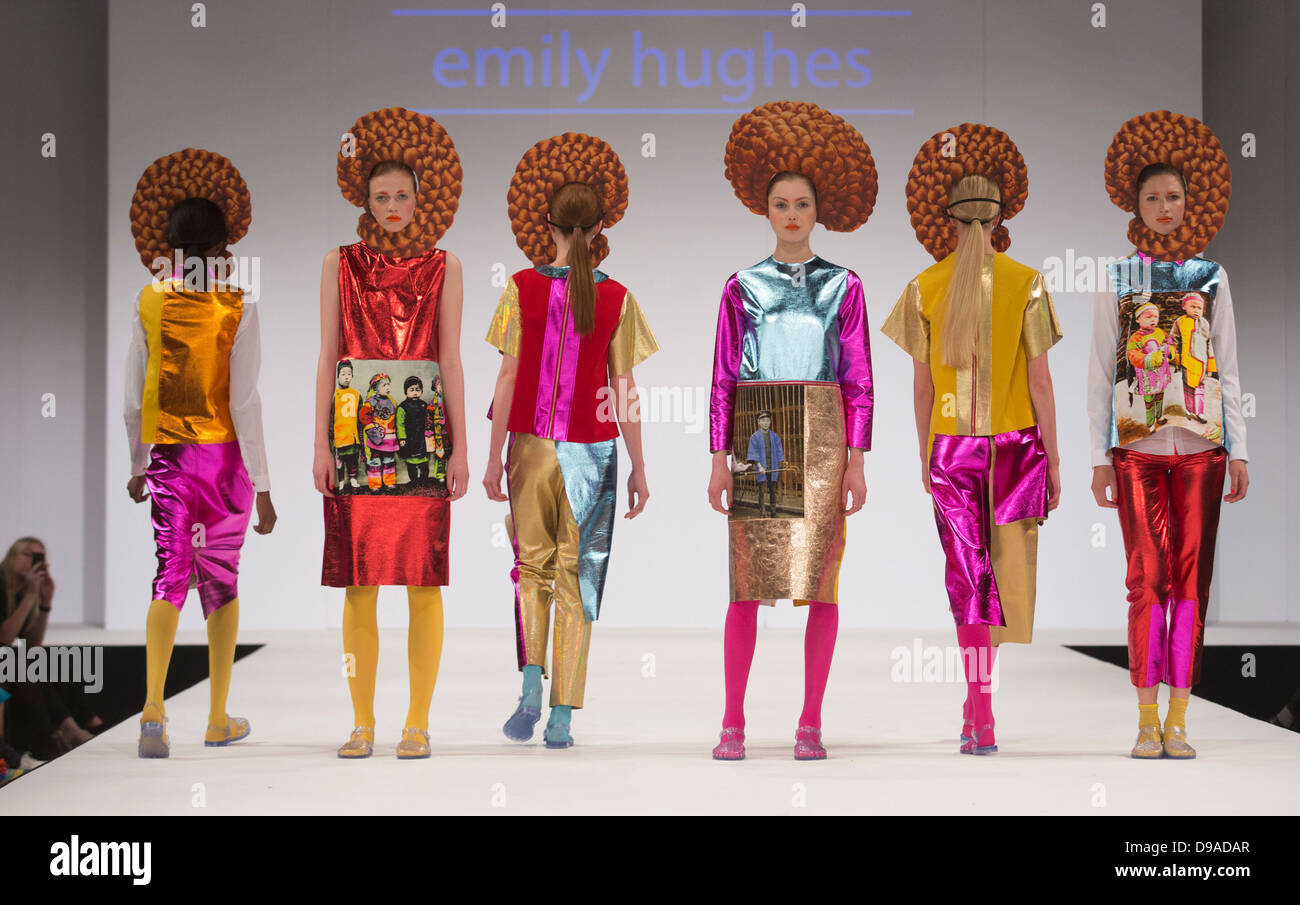 Collezione di Emily Hughes da UCLAN, University of Central Lancashire. Laureato della Settimana della Moda Foto Stock