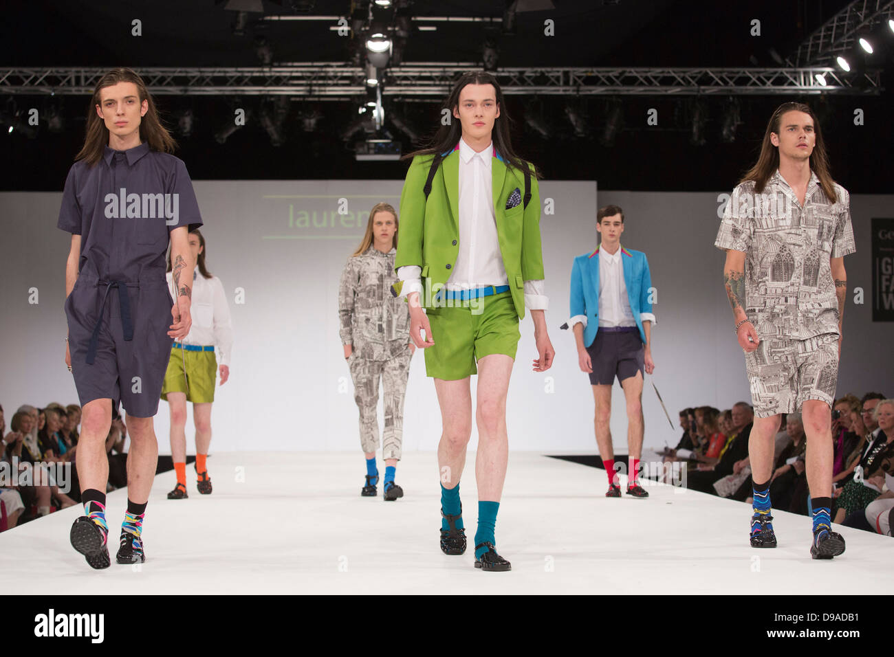 Collezione da Lauren legame dalla UCLAN, University of Central Lancashire. Laureato della Settimana della Moda Foto Stock