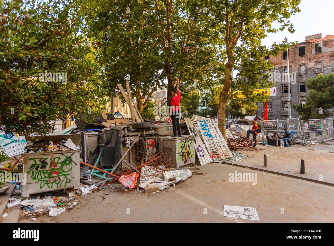 Barricata durante Taksim Gezi Park proteste, Istanbul, Turchia Foto Stock