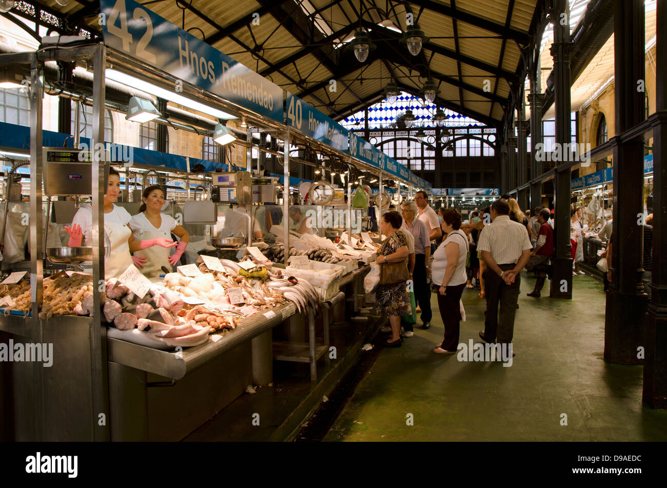 Il Mercado Central de Abastos, coperto Mercato del pesce fresco di Jerez de la Frontera, Andalusia, Spagna. Foto Stock
