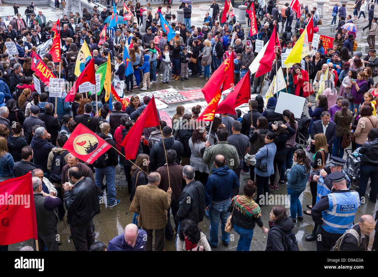 Londra REGNO UNITO, Trafalgar Square, domenica 16 giugno 2013. Curdi turchi, socialisti e di protesta contro il governo turco di oppressione e di repressione sui manifestanti in Piazza Taksim e Gezi Park Credit: Rena perla/Alamy Live News Foto Stock