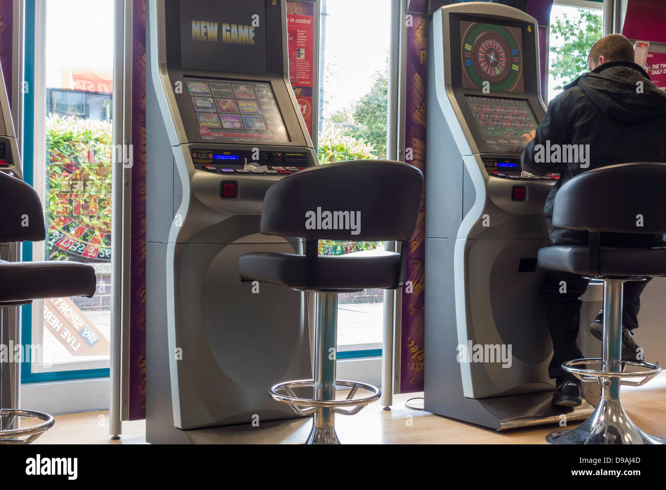 Macchine di roulette in Ladbrokes Bookmakers, England, Regno Unito Foto Stock