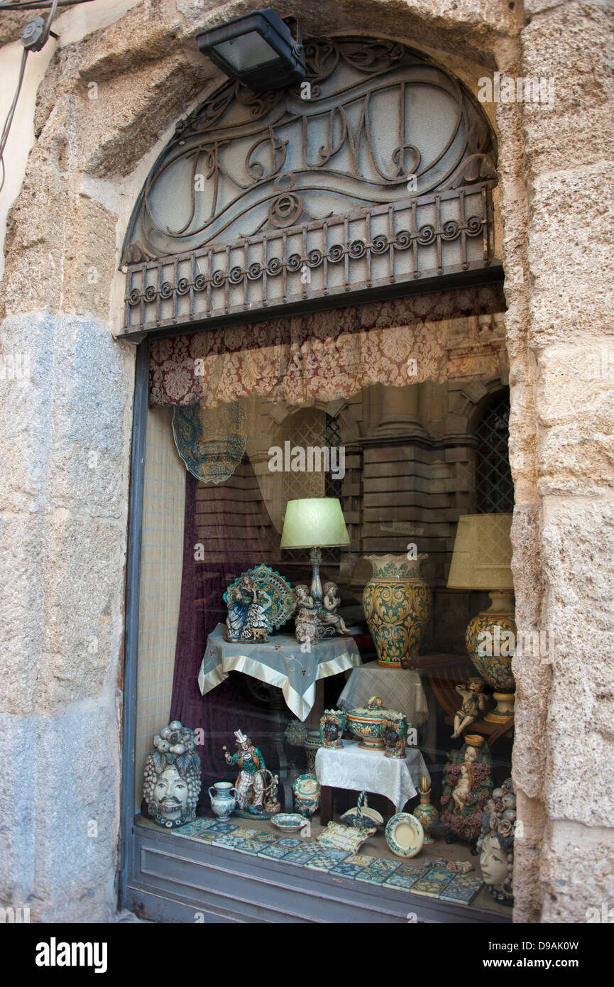 Ceramica, Caltagirone, provincia di Catania, Sicilia, Italia, ceramiche , Keramik, Caltagirone Provinz Catania, Sizilien, Italien, Stad Foto Stock