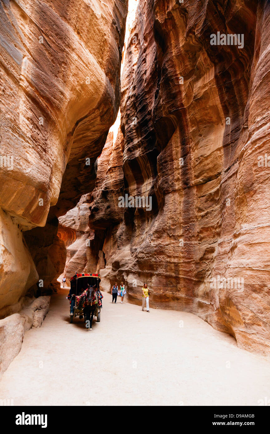 Il passaggio a Petra in Giordania Foto Stock