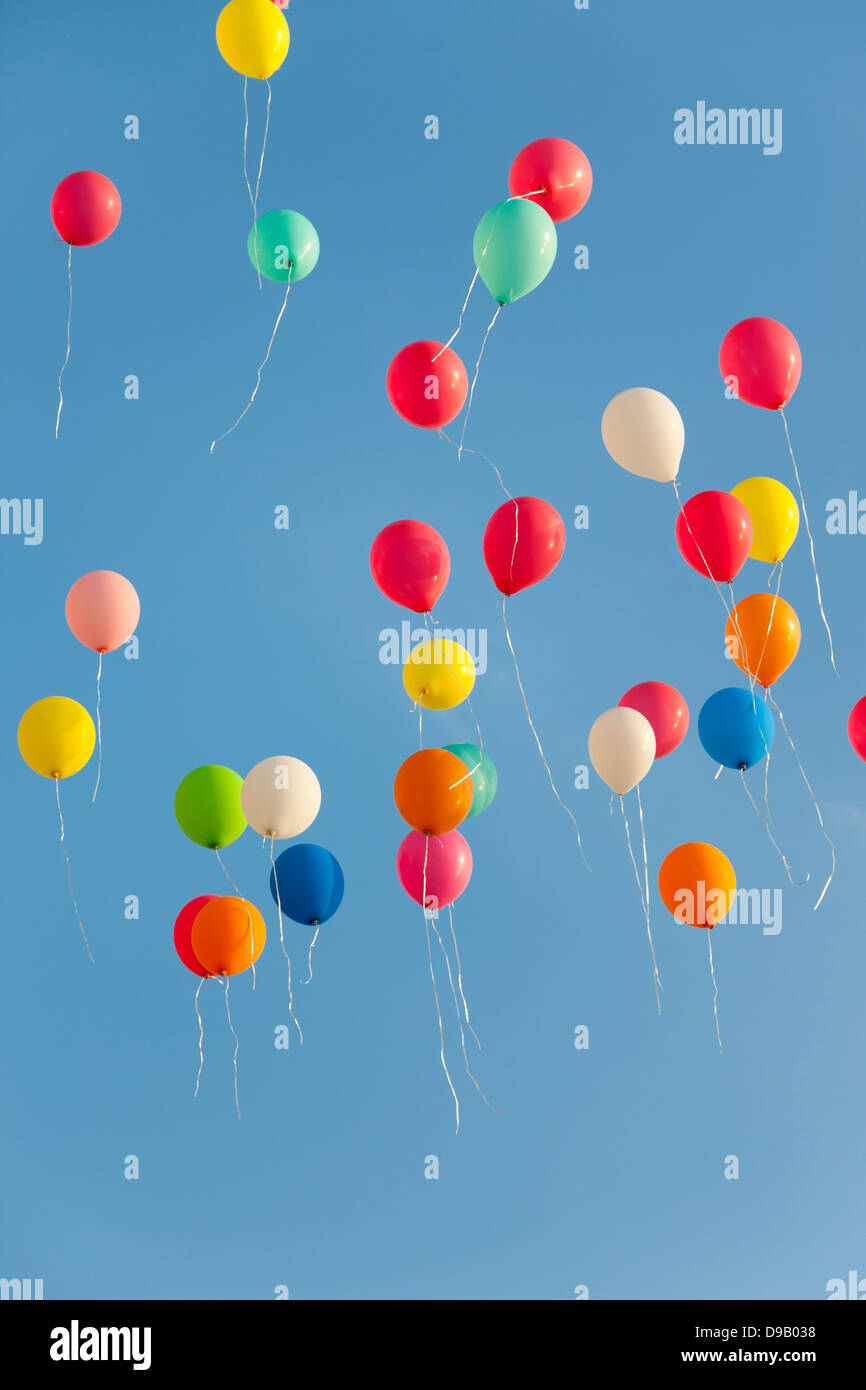 Varietà di palloncini che volano in cielo immagini e fotografie stock ad  alta risoluzione - Alamy