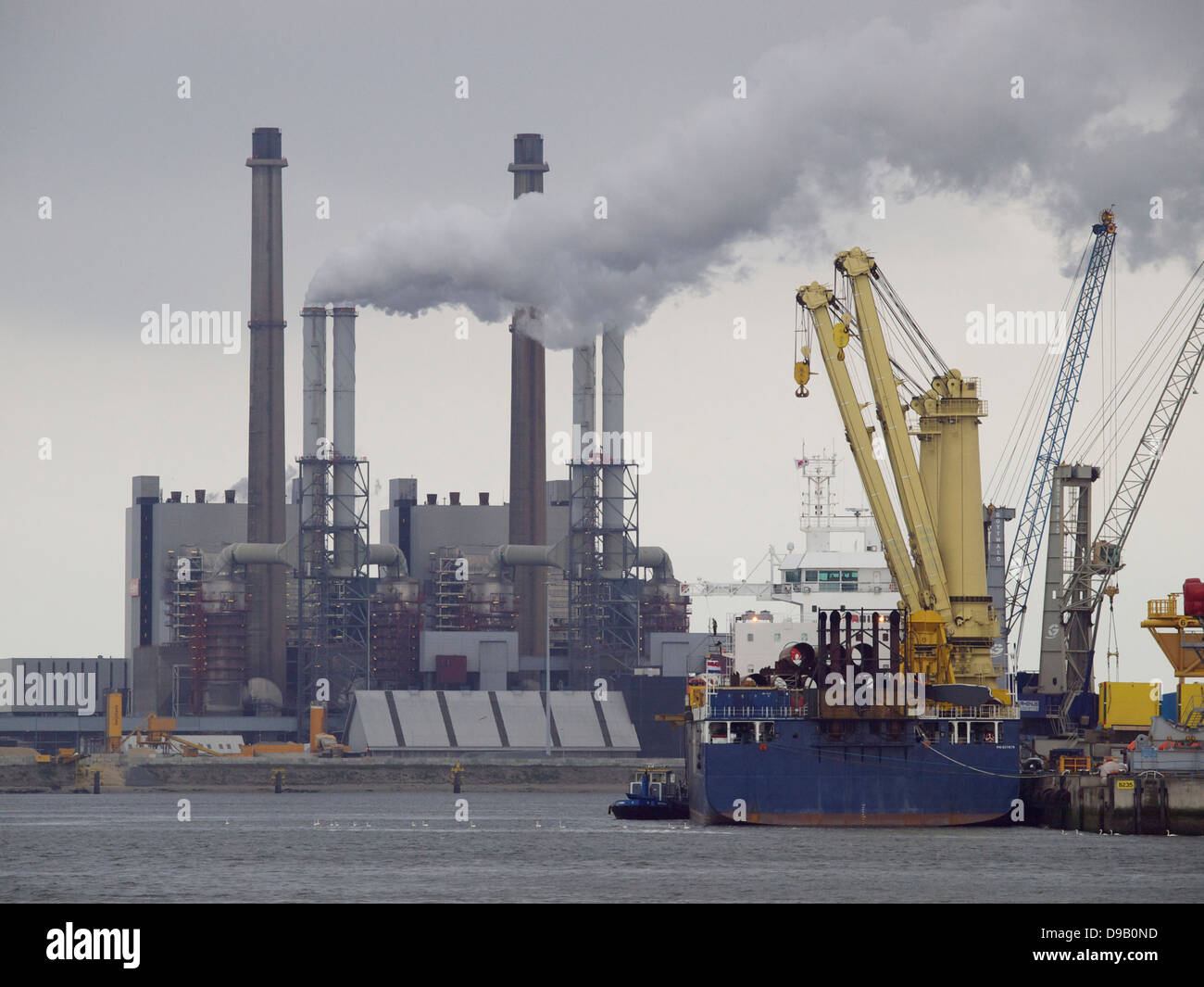 Nuovo a combustione di carbone energia Eon impianto sul Maasvlakte 2, il porto di Rotterdam è uno dei più grandi consumatori di energia nel paese. Foto Stock