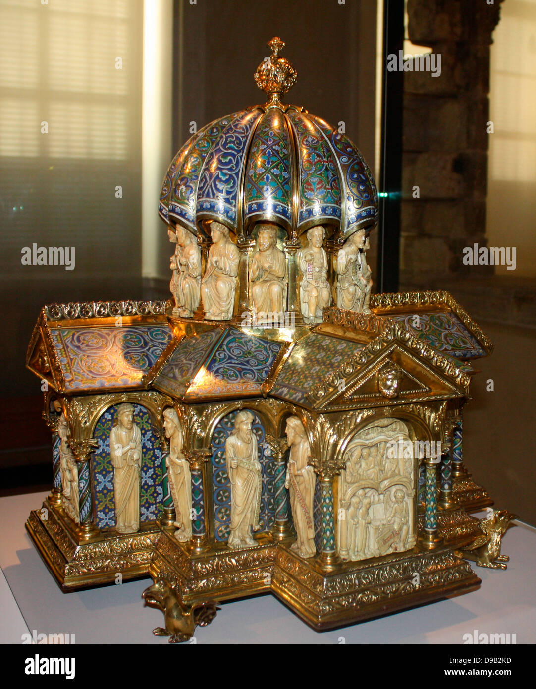 Tabernacolo circa 1180. Questo orafi romanica di lavoro e carving combina ampiamente variati modelli di fogliame con figure che sono classicamente ispirato. La sua funzione è stata molto dibattuta. L'iconografia, o argomento del centro di redenzione di Cristo o Foto Stock