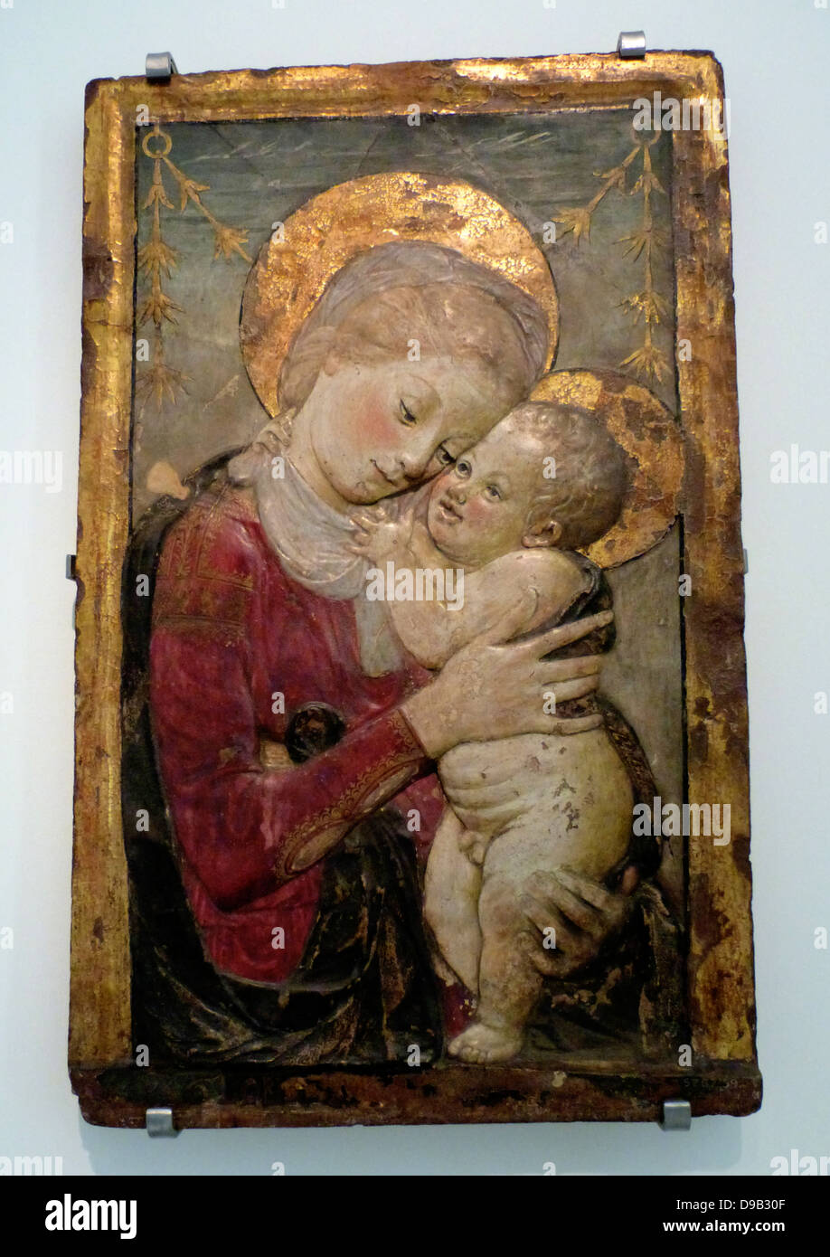 La Vergine e il bambino intorno 1455 dopo il Desiderio da Settignano (1430-64). Questo popolare composizione è stata realizzata in diverse versioni di stucco. Quella mostrata qui è stato eventualmente espressi da un marmo ora nella Pinacoteca Sabauda di Torino. Foto Stock