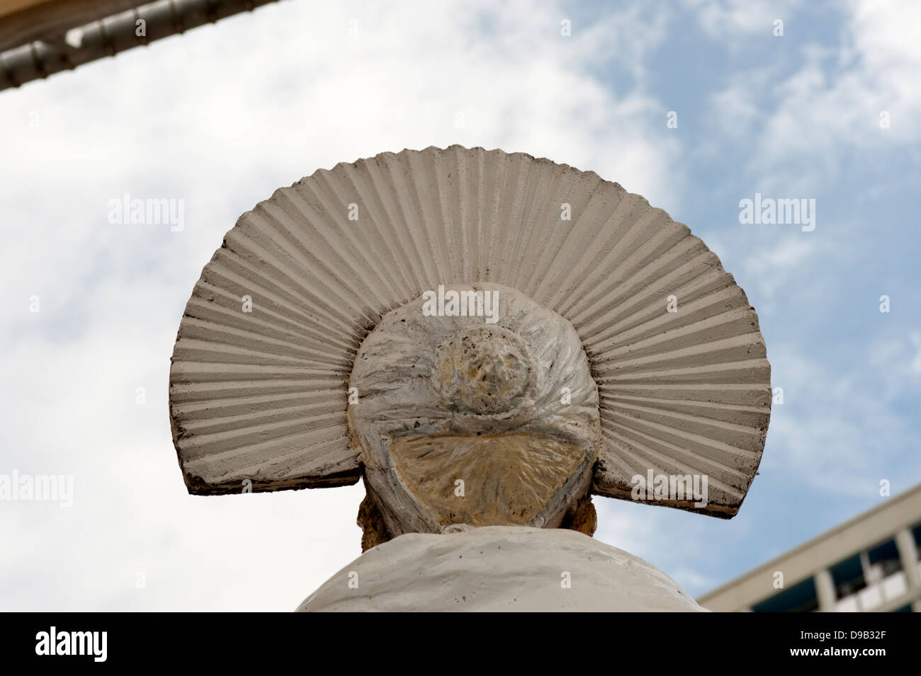 A forma di ventola cofano hat pietra intagliata Boulogne-sur-Mer Francia Europa Foto Stock