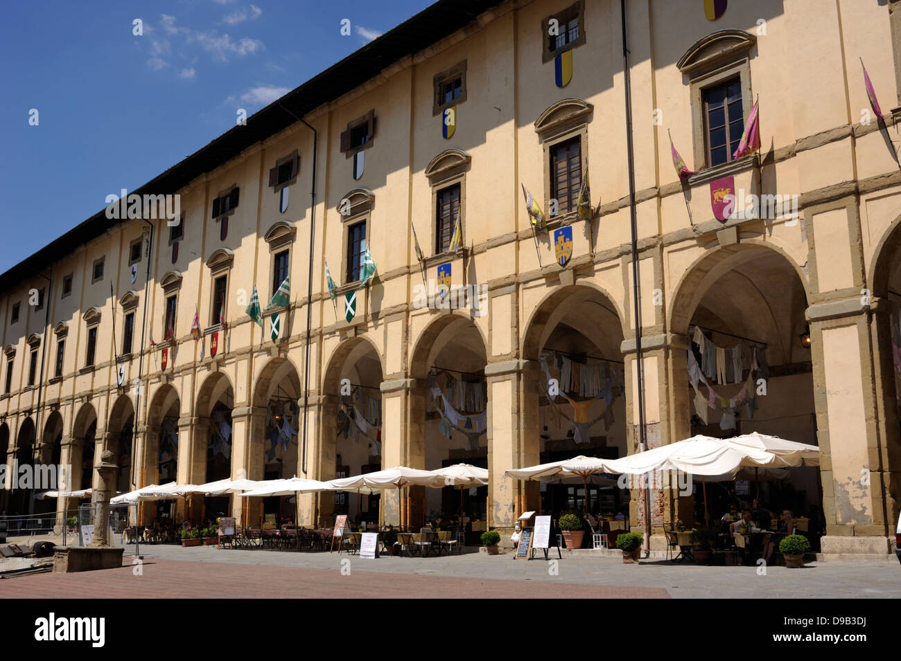Italia, Toscana, Arezzo, Piazza grande, Palazzo delle Logge progettato da Giorgio Vasari Foto Stock
