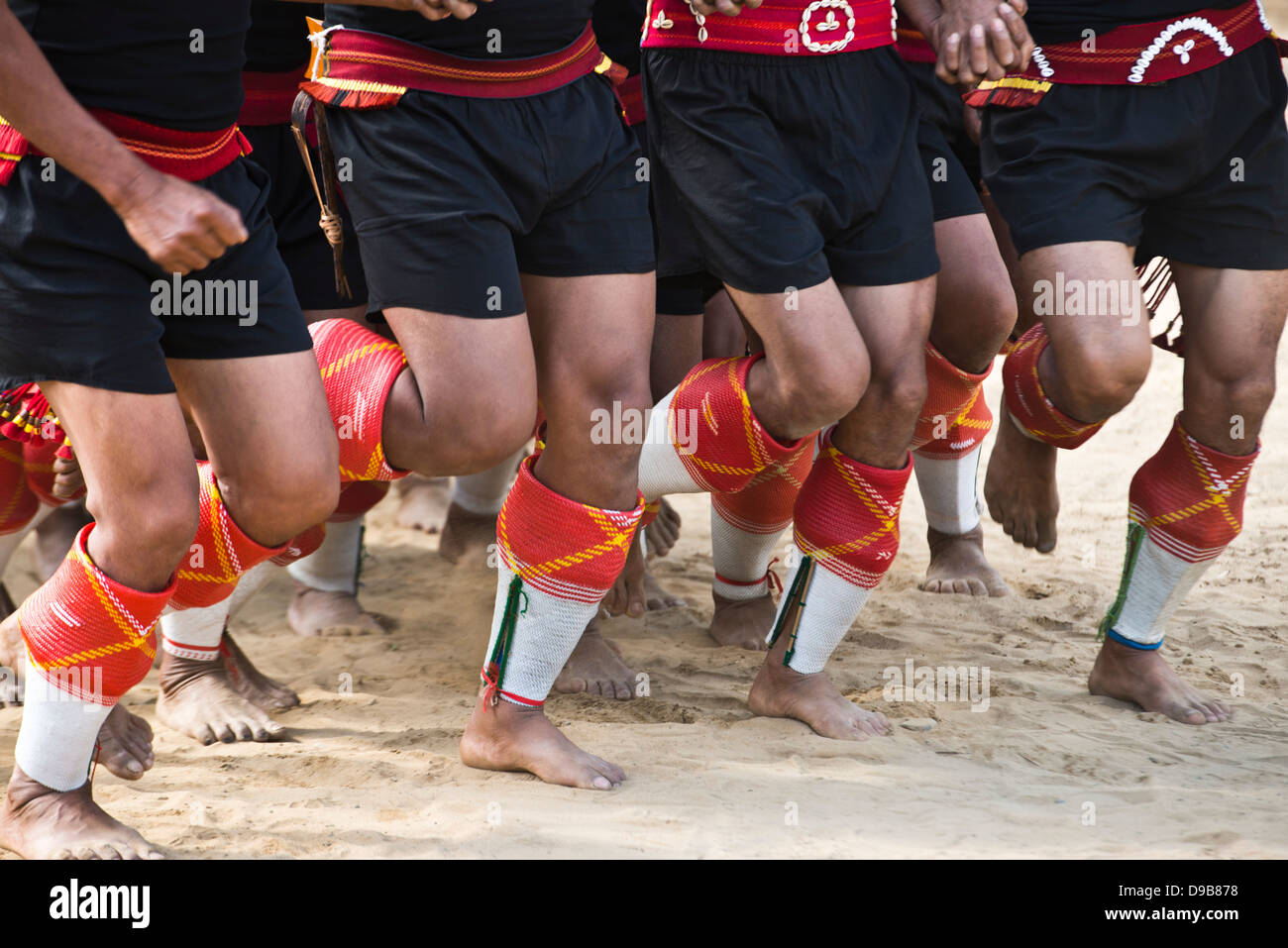 Naga la gente ballare durante l annuale Hornbill Festival presso Kisama, Kohima, Nagaland, India Foto Stock