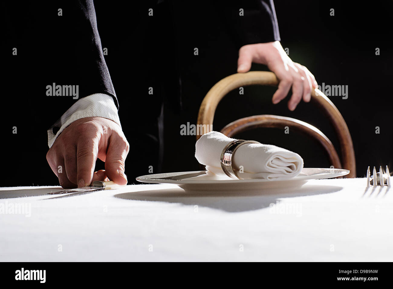 primo piano del tavolo da pranzo del cameriere Foto Stock