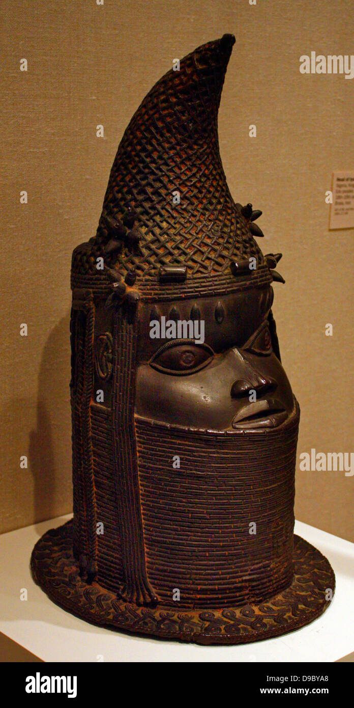 Testa di Iyoba. La Nigeria, Regno del Benin, Edo popoli XVIII-XIX secolo. Ottone, ferro. Foto Stock