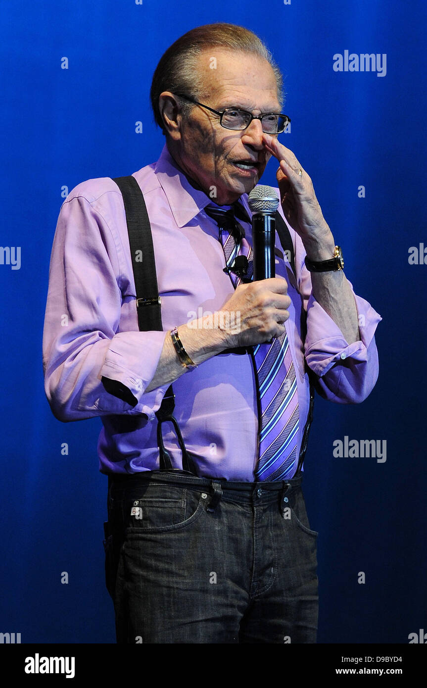 Larry King esegue sul palco del Seminole Hard Rock Hotel e Casino' Hard Rock Live . Hollywood Florida - 25.01.12, Foto Stock